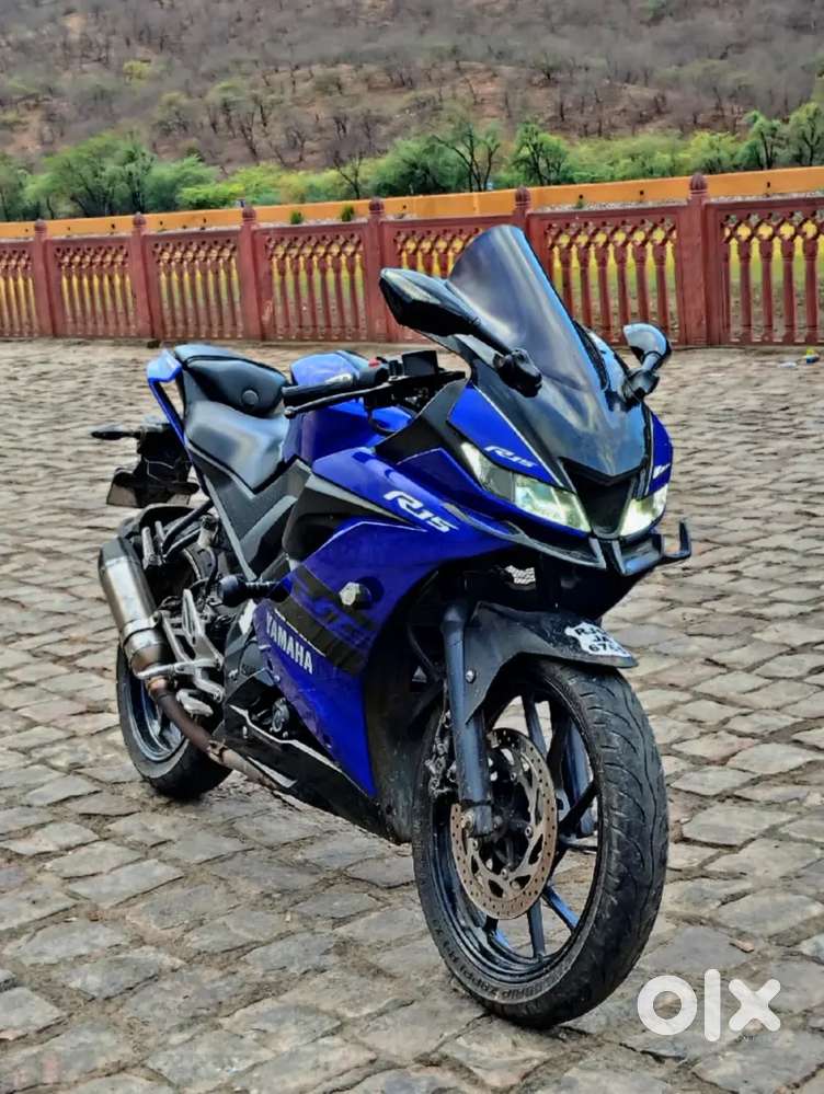 R15V3 Bs4 Good condition bike bike

owner 2