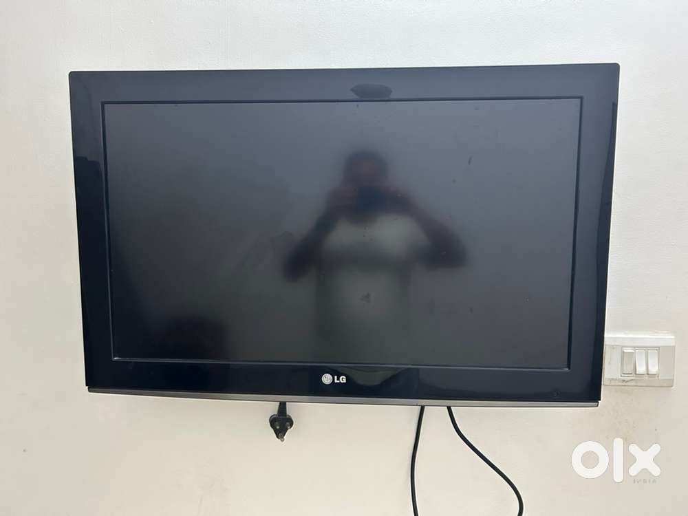 Old LCD TV 32” not working and laptop and setup boxes