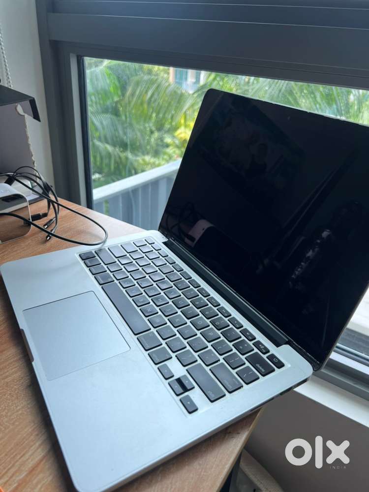 Macbook pro (13inches) ** steal deal **