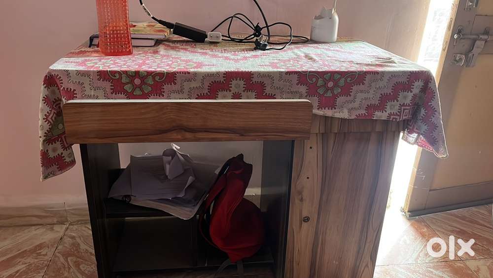 Computer table in new condition