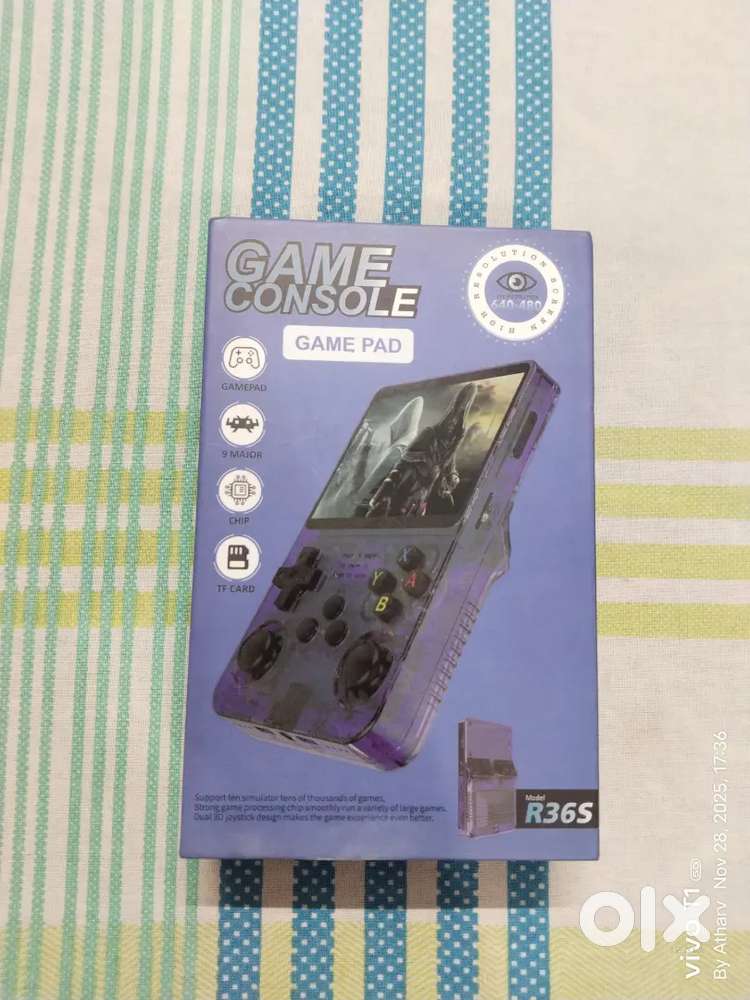 R36S Hand Gaming Console - Black  PSP Minecraft Support  Brand New