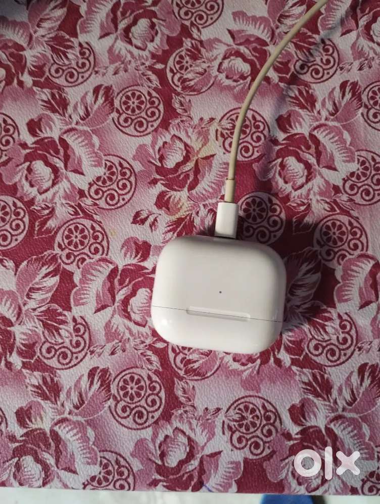 Good condition apple airpod