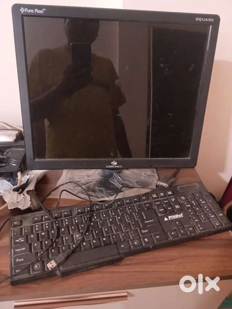 Monitor,Pc & Keyboard