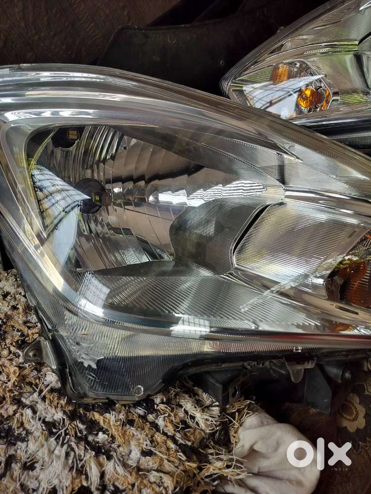 Maruthi sukuzi swift gen 3 headlights