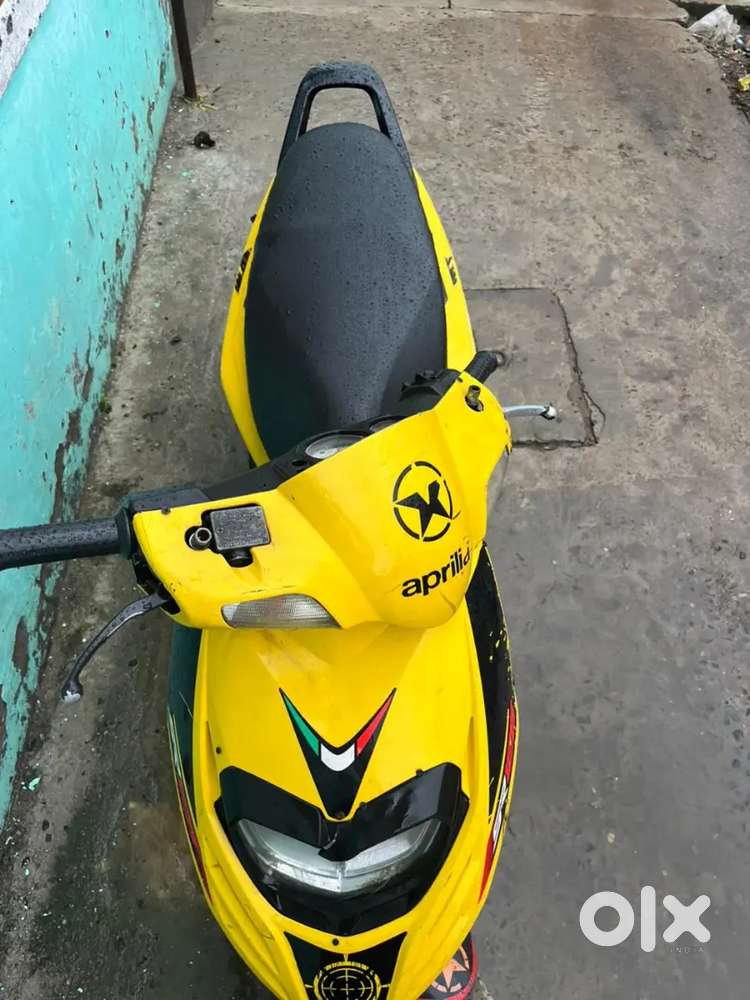 Aprilia scooty sr 125