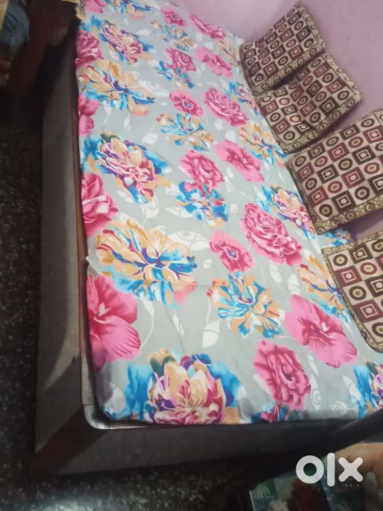 Single mattress for Deewan or other use in good condition.