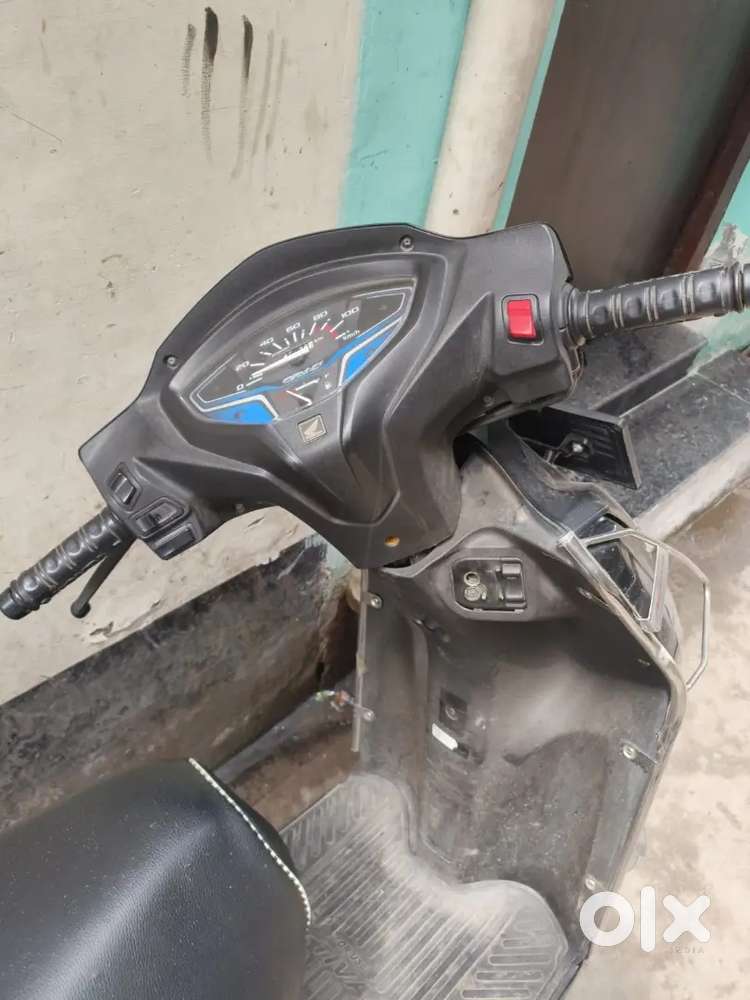 Scooty sell minor scratches except everything is ok