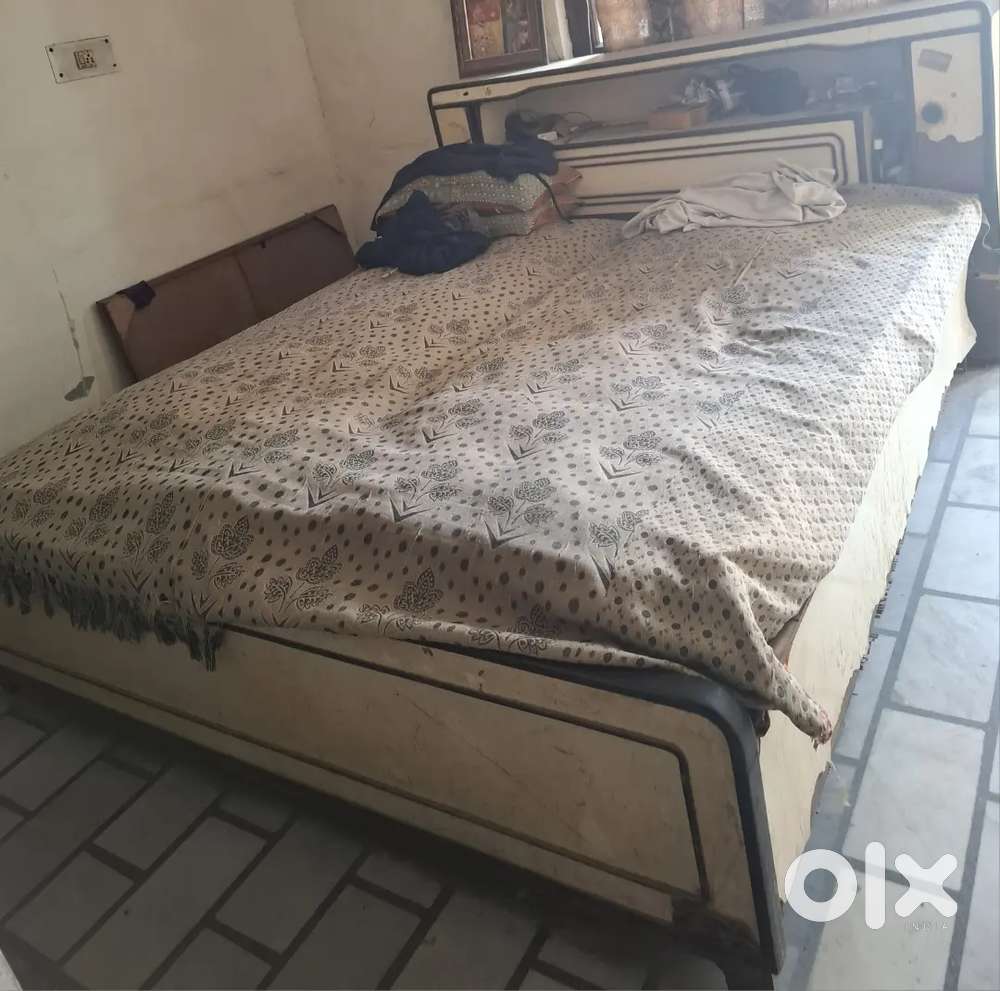 1 BOX WALA DOUBLE BED, 1 FOLDING, 2 TABLES, 1 SCENERY, 1 SETTY(SOFA)