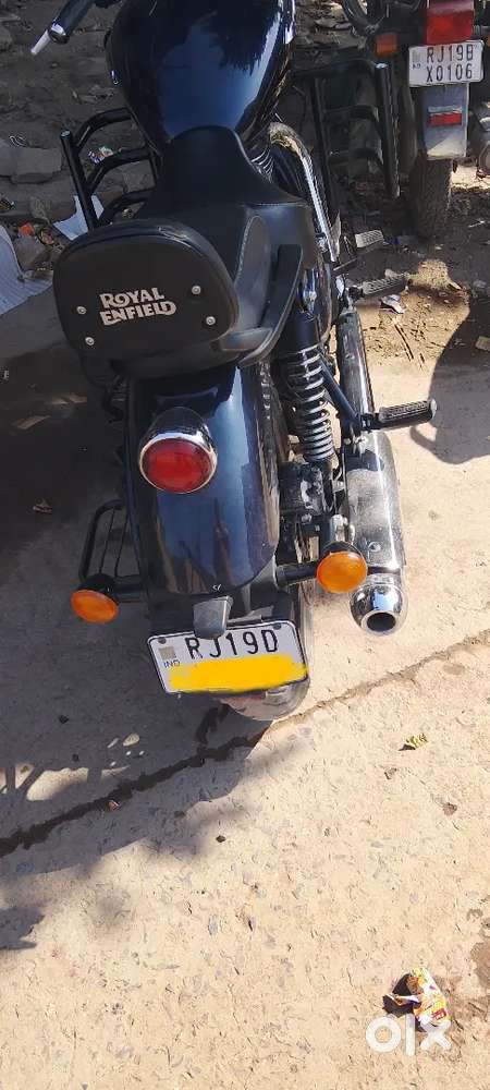 Ek dam saf cundisone me he gadi wo bhi 1 hand so plz only seriyas baye