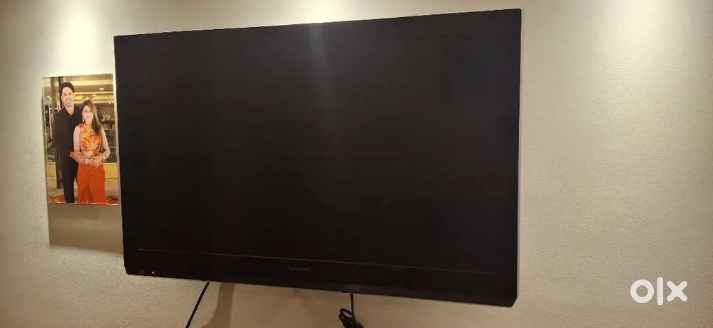 32 inches LCD