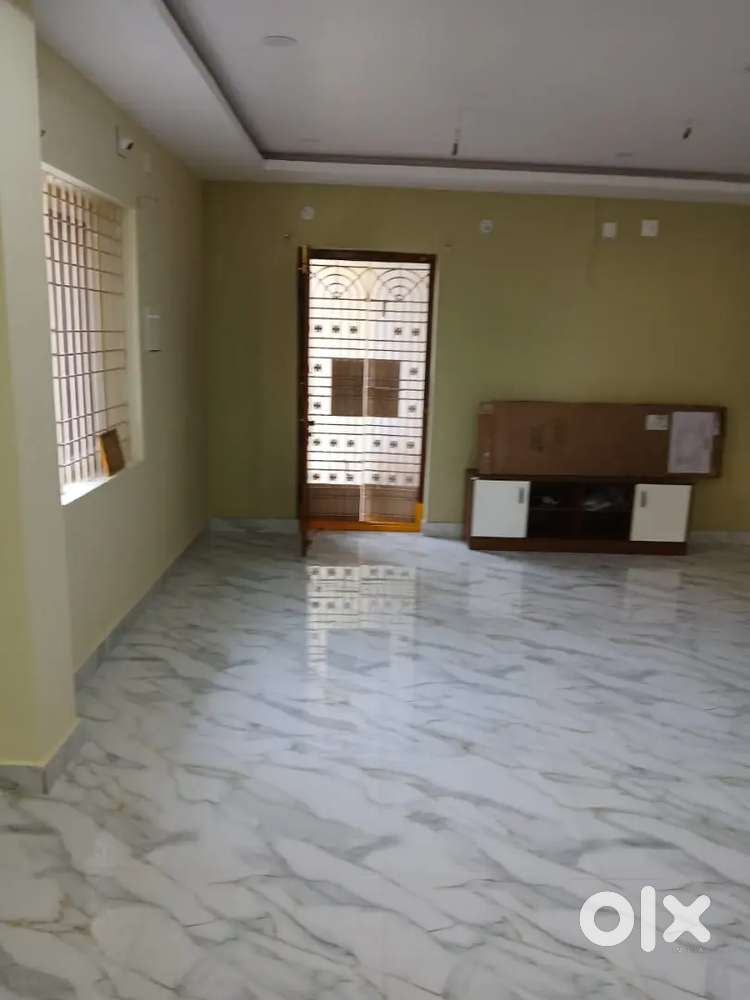 This house near by ringroad, and near by schools and hospital and mark