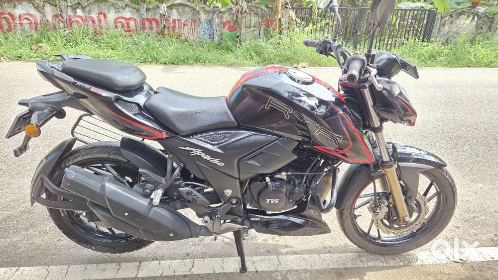 Apache RTR 200 4V with Bluetooth Connectivity
