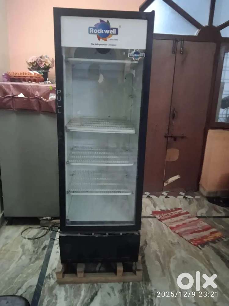Hi I want to sell display fridge Rock well