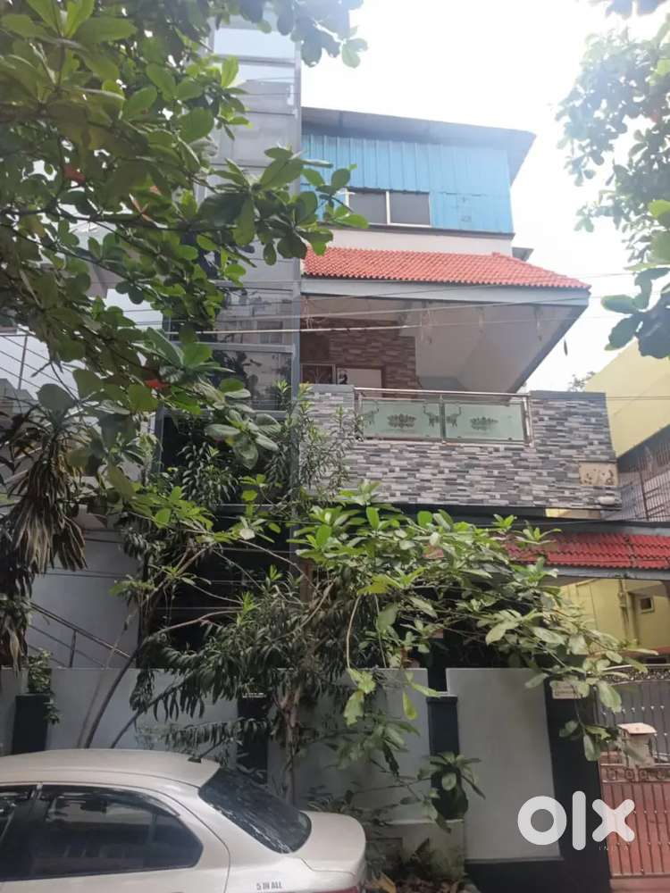 House for sale, Lift nd car parking available