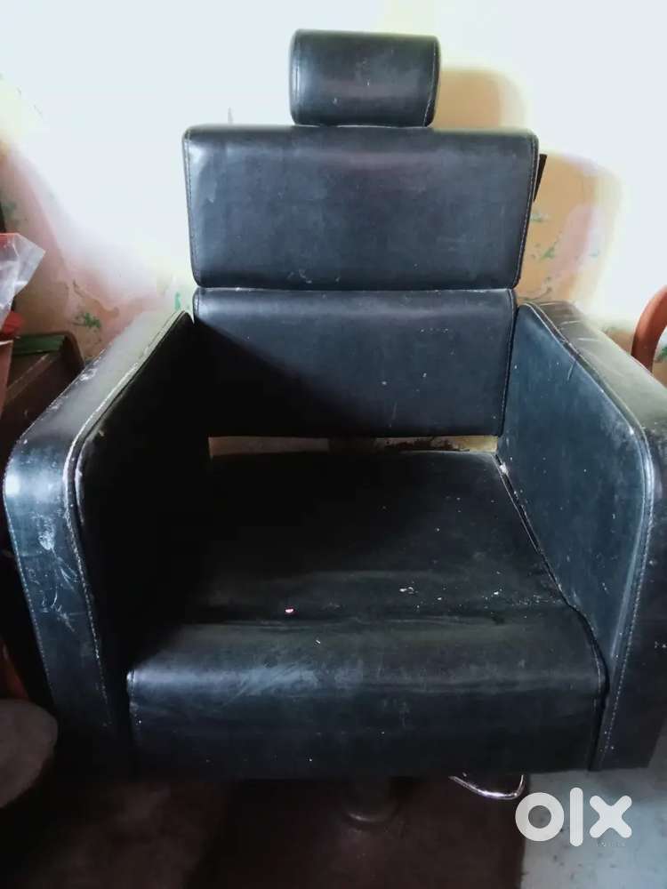 Salon chair