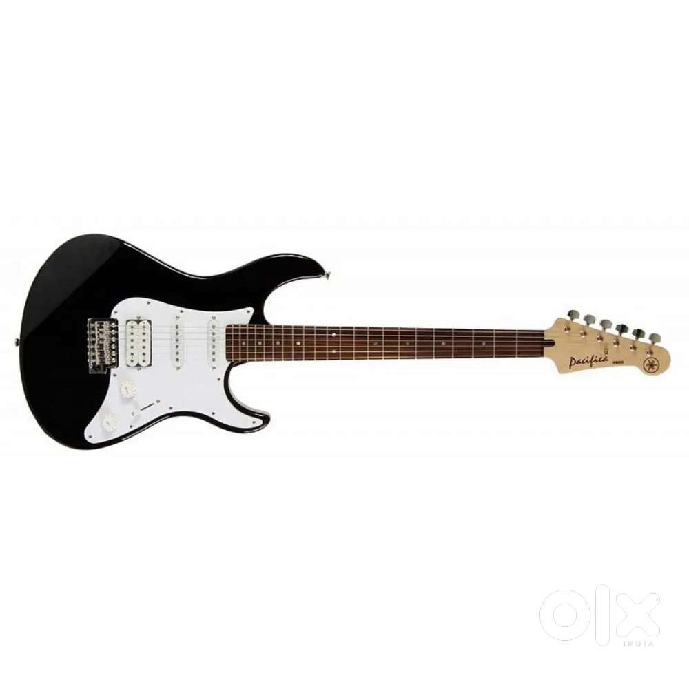 Yamaha PACIFICA012 Electric Guitar - Black