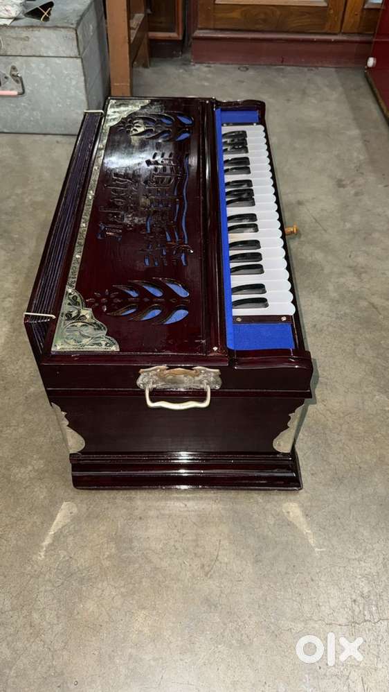 Beautiful standard scale changer harmonium with  2sets of reeds