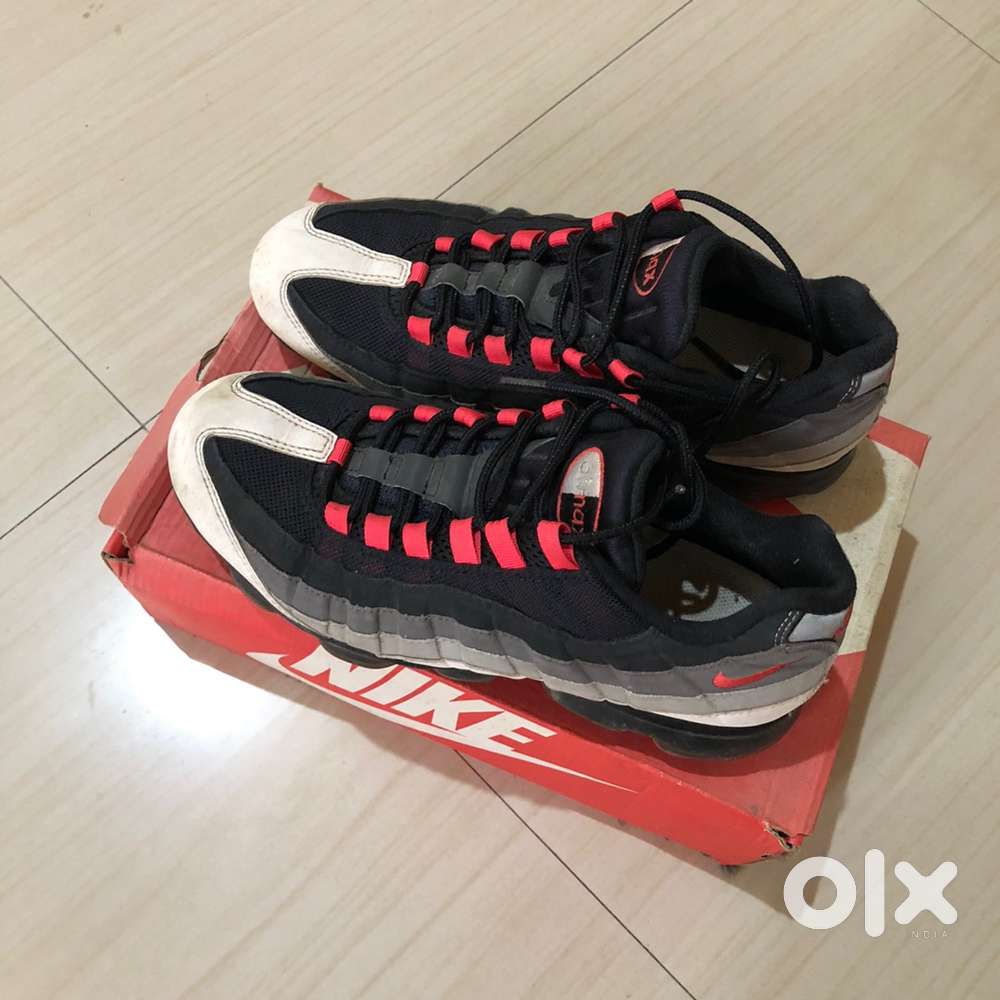 Nike Vapourmax “Red Hot” Sneakers