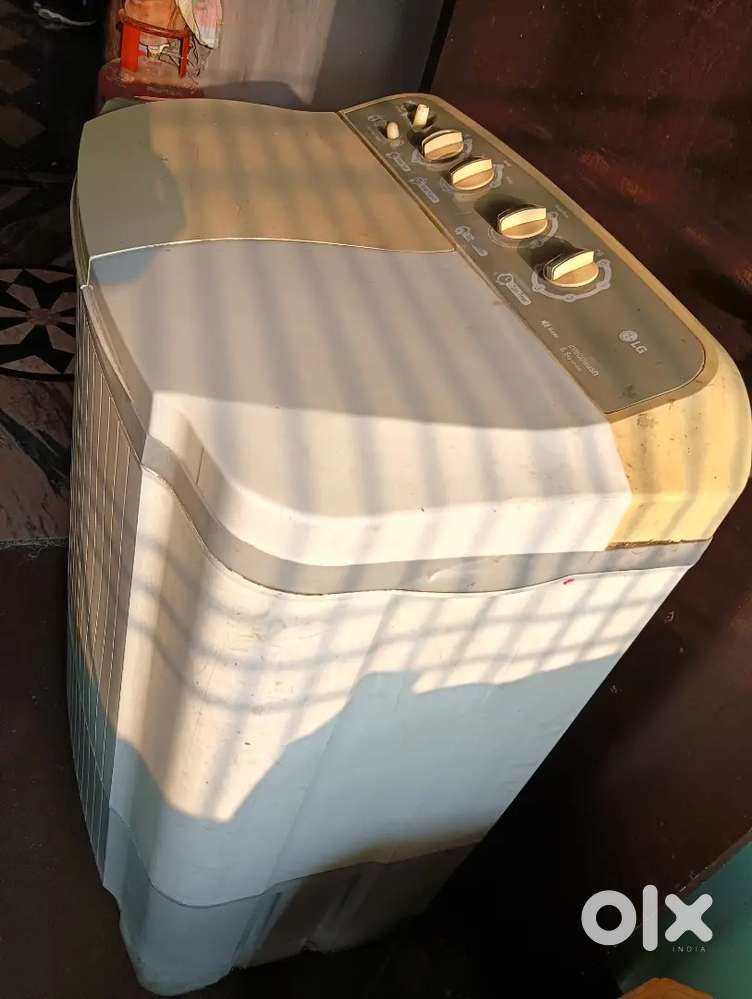 LG WASHING MACHINE 6.8KG