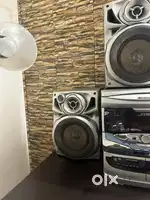 Pioneer music system with 5 Speakers