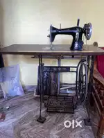 Singer Sewing Machine half Shuttle