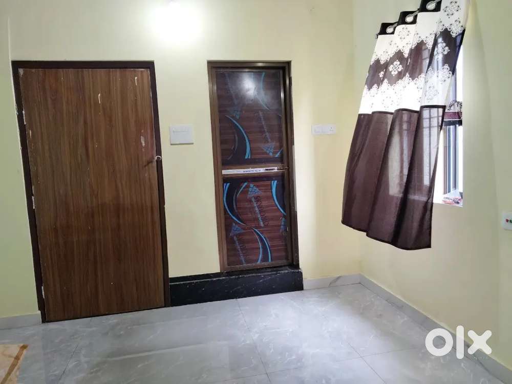 Need a bachelor girl roommate for a sharing room,near New DHH Jsg.