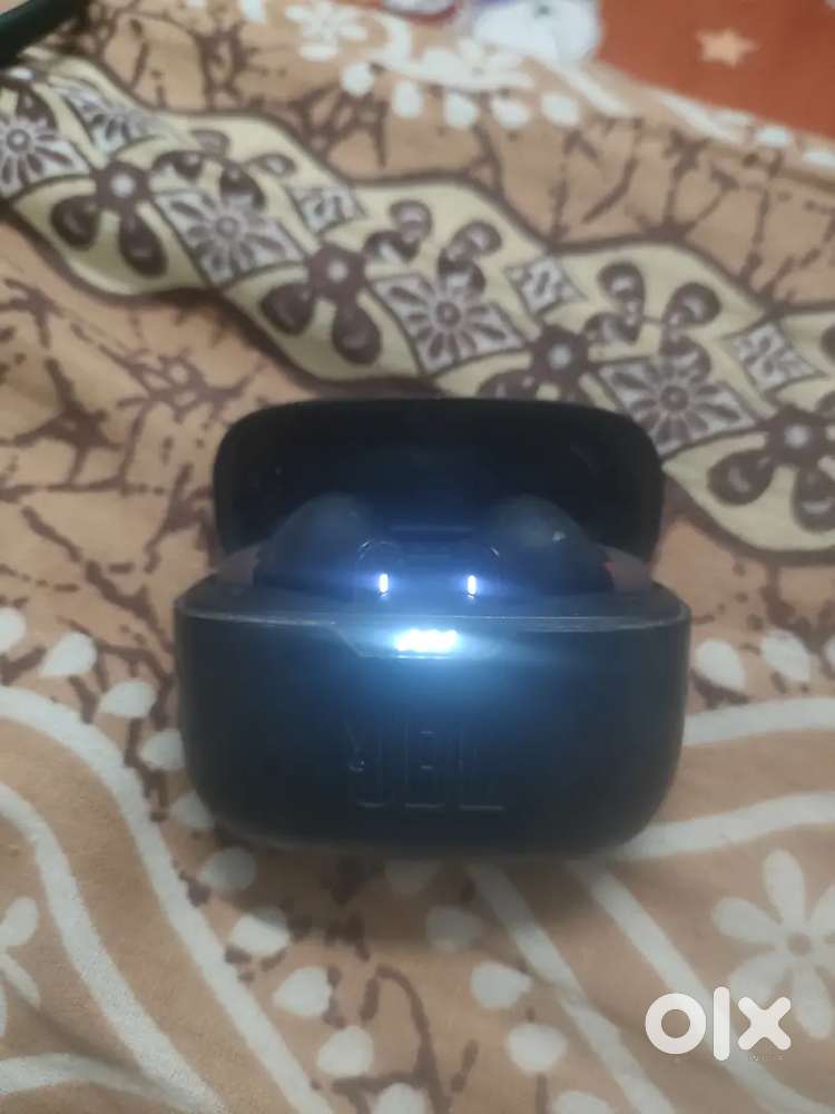 JBL 230 TUNE ANC AirPods