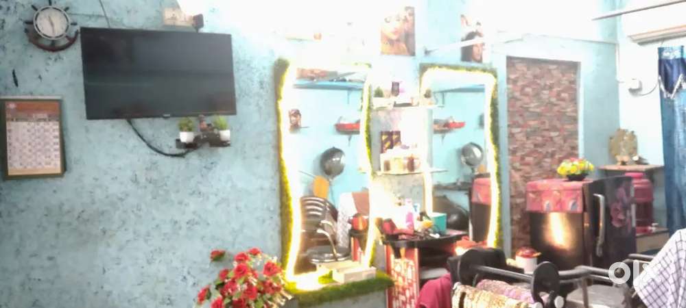 I want to sell my beauty parlour with all materials