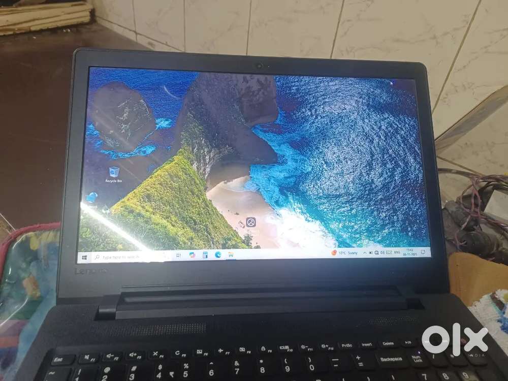 Laptop 15.6 inch almost new 3 hour battery backup