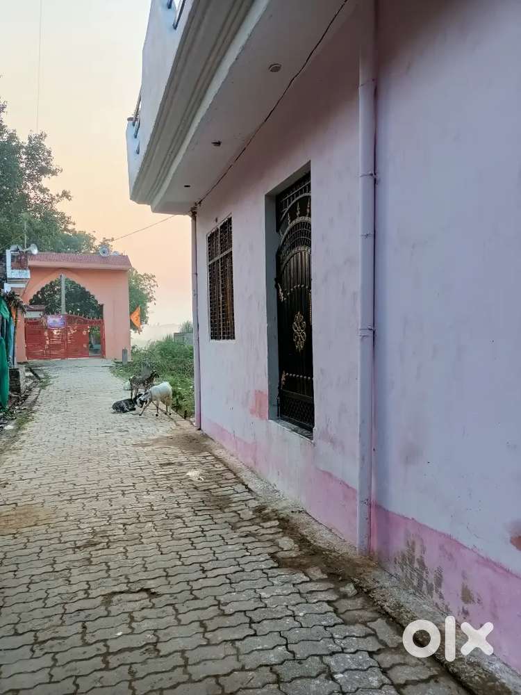 airport road Bank of Baroda ke saamne 30 raod se ander ki taraf