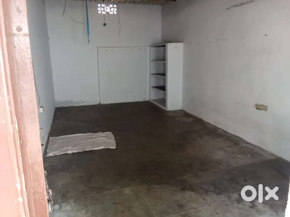 Commercial storage/ office purpose/ daily workers can stay