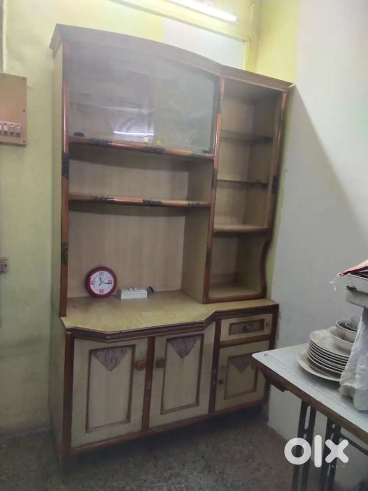 I am selling the old showcase