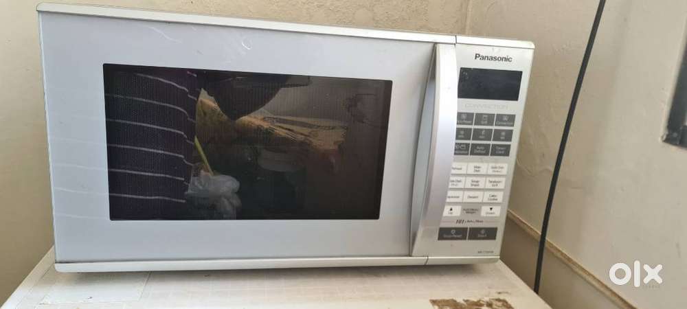 PANASONIC MICROWAVE 27 LTR NN-CT651M