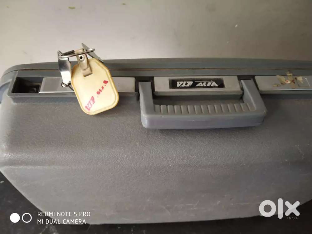 VIP SAFARI BRIEFCASE WITH KEY