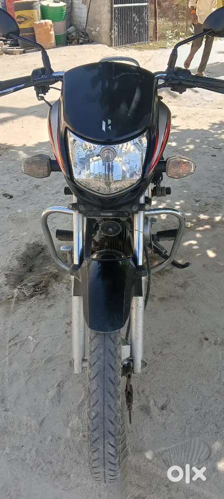 बहुत ही अच्छी कंडीशन में, एक हाथ का इस्तेमाल टॉप मॉडल, बहुत कम चली हुई