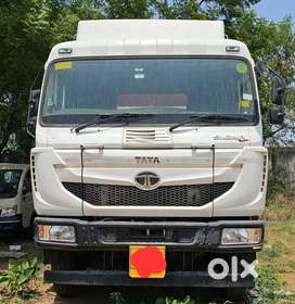 TATA SIGNA 4830.TK 10×2 16 tyres