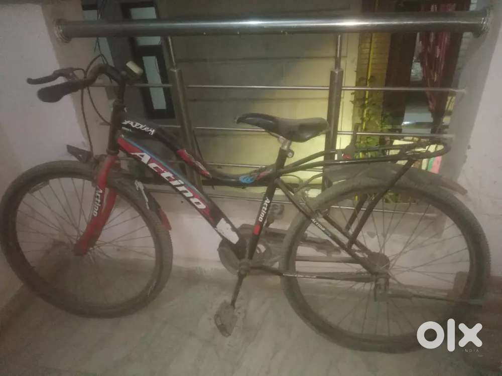 बहुत अच्छी चलती हैं और ये एक साल चलाई है इसका नाम एक्शन है