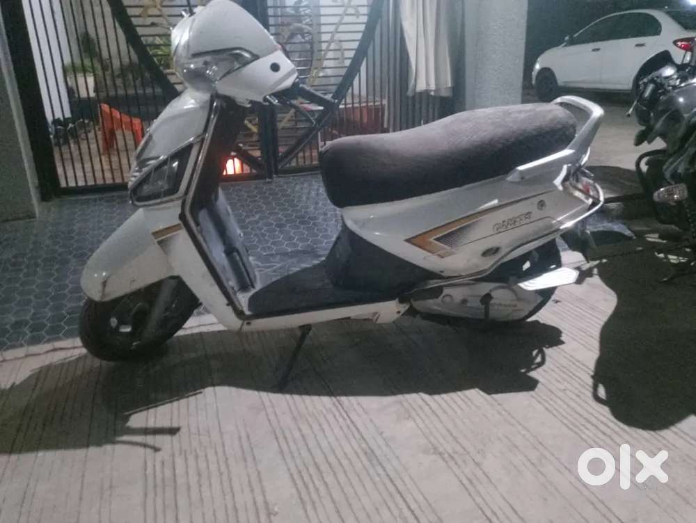 Selling gusto mahindra in best price with all documents