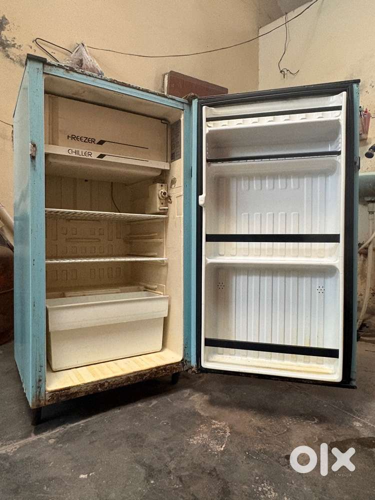 Old Fridge for Sale – Working Condition, Budget Friendly!