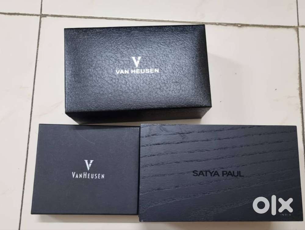 Satya Paul's Mens Tie, Pocket Square and Cufflink set