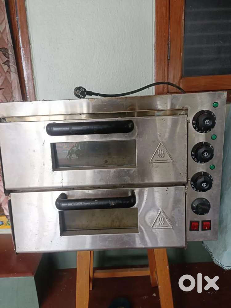 Cake n pizza making oven and shawarma mechine well n good condition