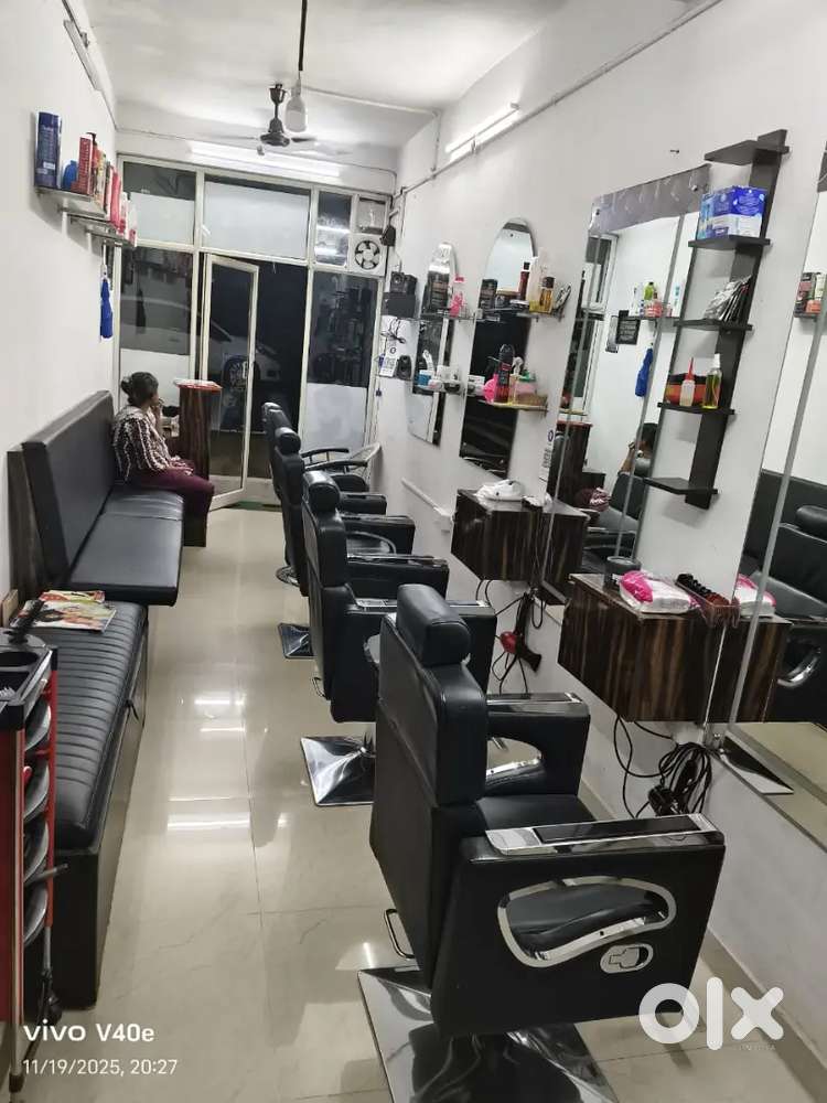 Looks unisex family salon