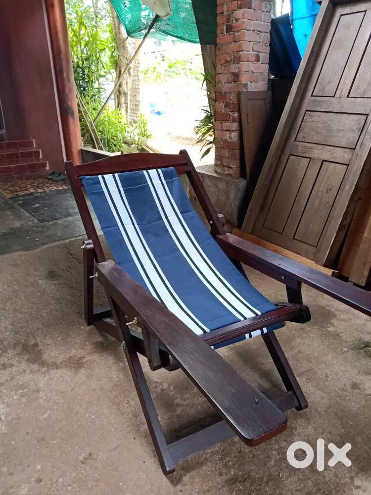 Wooden easy chair