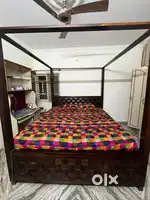Luxurious King Size Sheesham Wood Poster Bed for Sale – Almost New!
