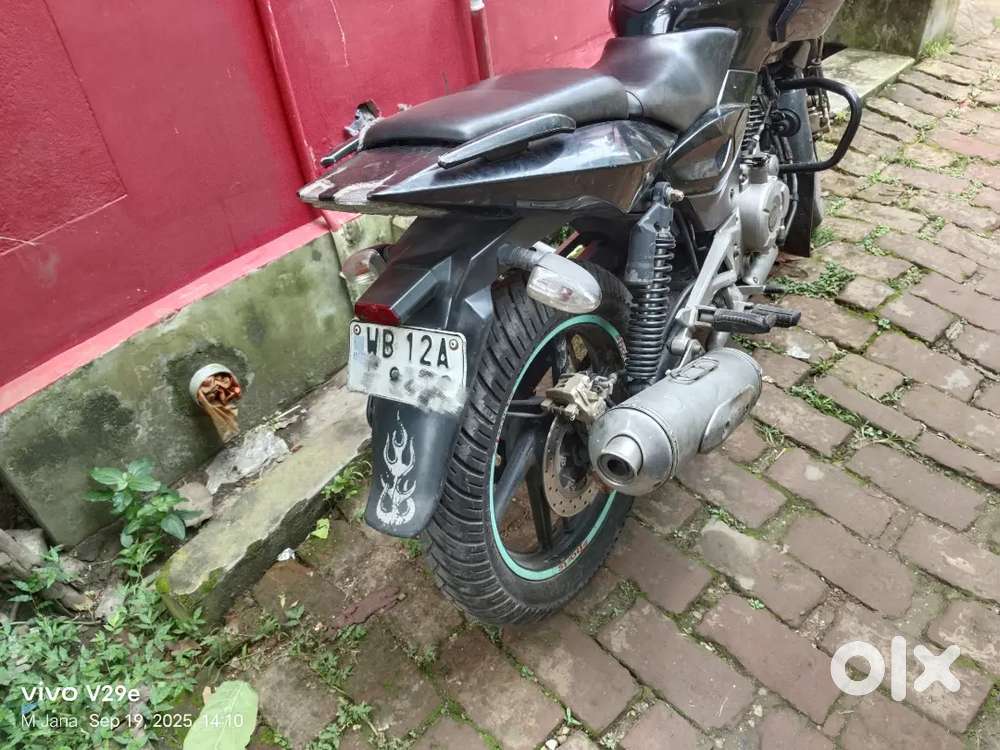 Pulser 220f in good condition