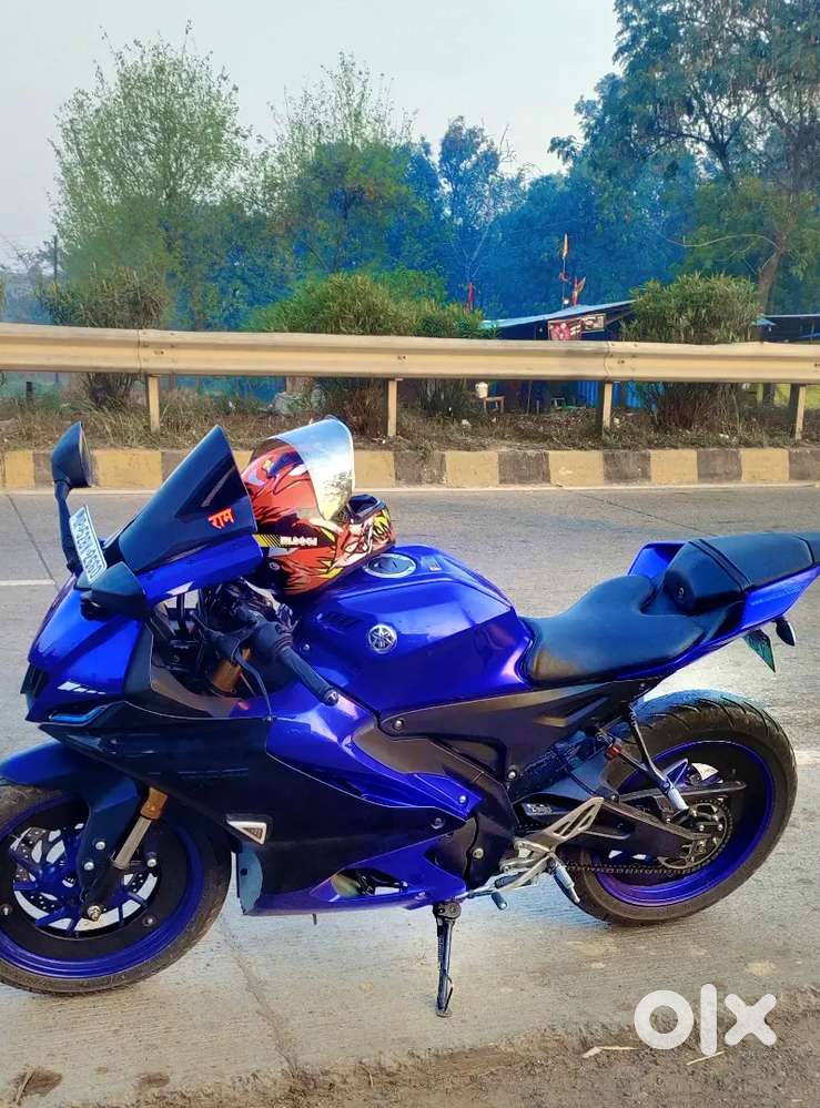 Gadi me koi kami nhi hai lamination bhi hai puri bike pe