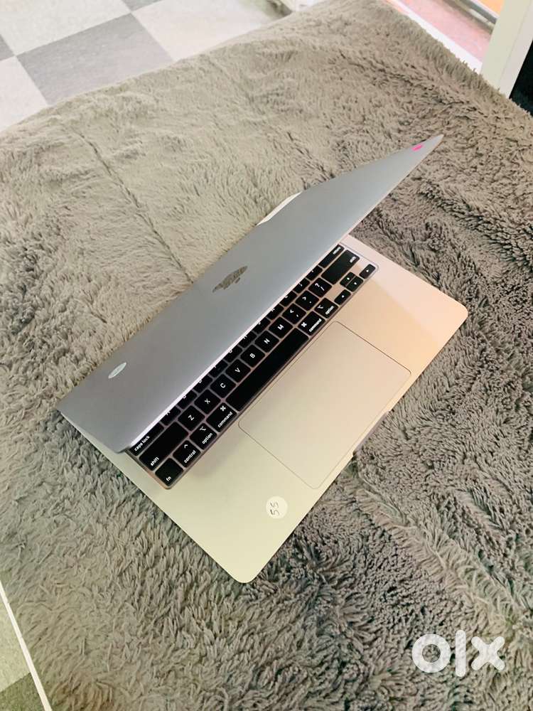 Apple MacBook Pro (2020) 13inch intel i7  32GB RAM  512GB  A2251