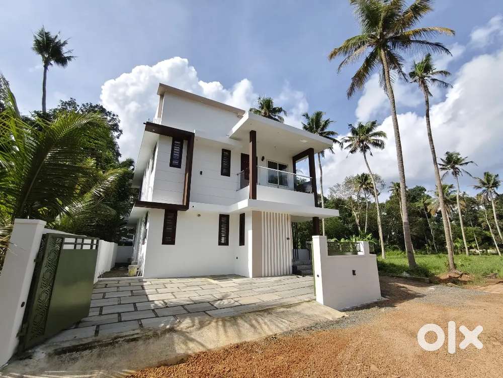 Thrippunithura Beautiful brand new 4 bhk walkble distance to highway