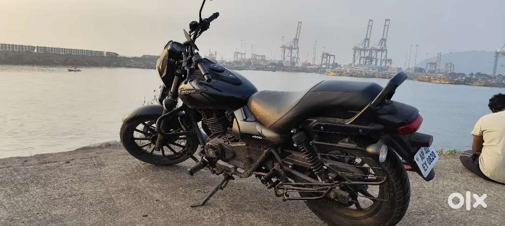 Brand new Avenger 220 street