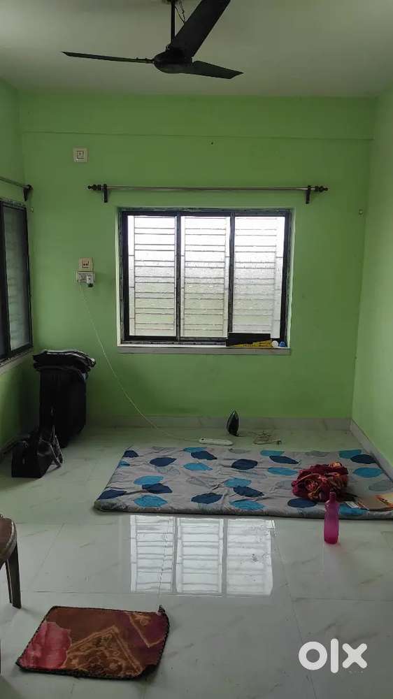 1 flatmate is required